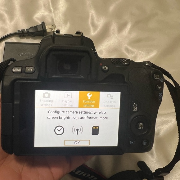 Canon camera - Picture 6 of 10